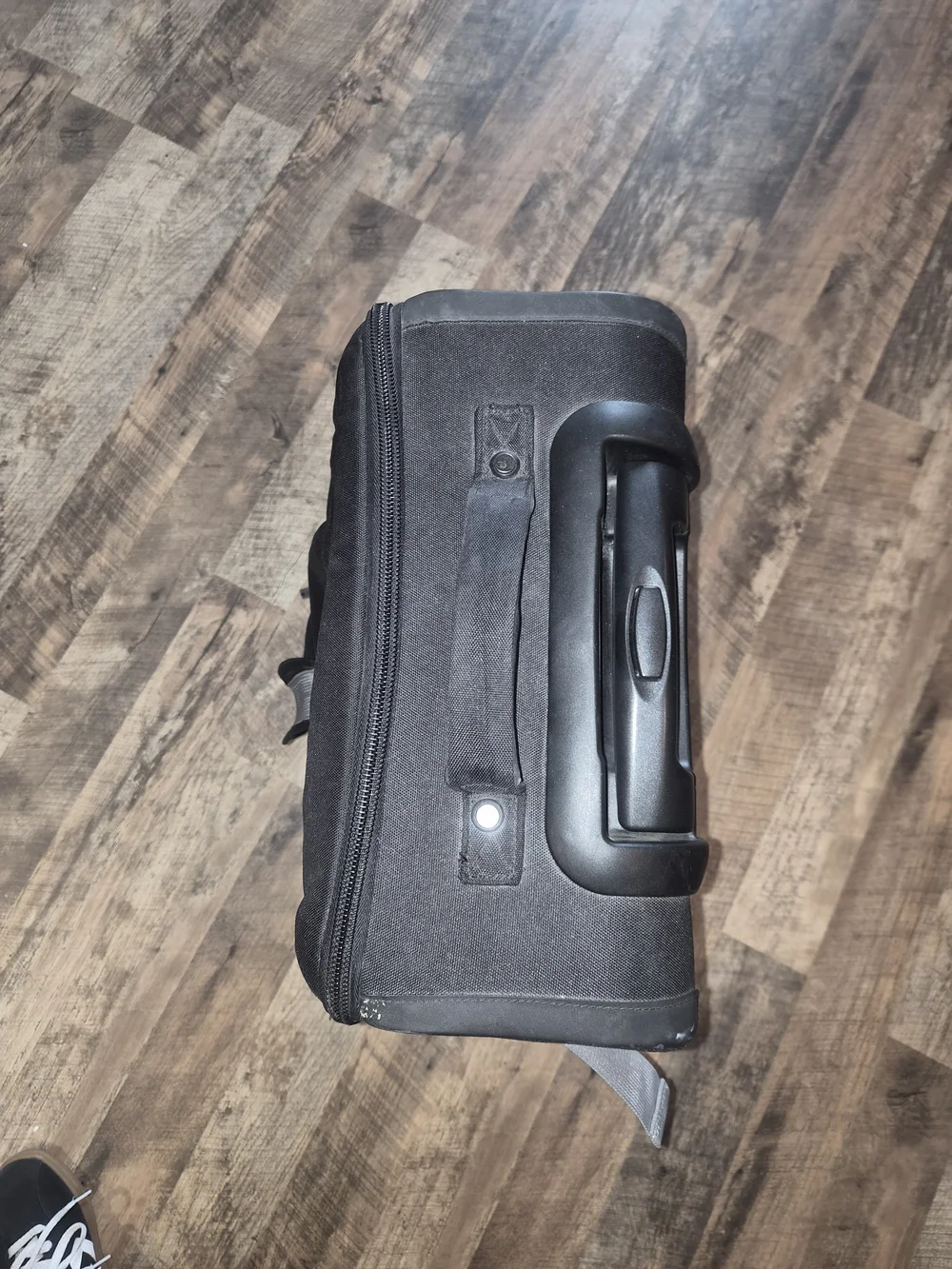 Oakley Roller Luggage 14×21×7 inches